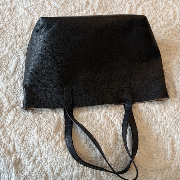 Elegant Black CUYANA Leather Tote Bag w/ crossbody strap - Picture 3 of 10